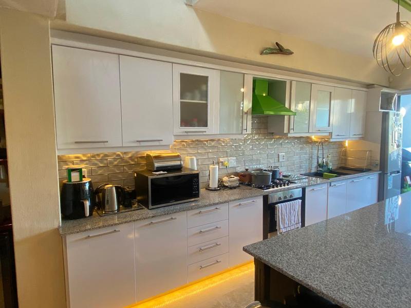 To Let 2 Bedroom Property for Rent in Vredehoek Western Cape